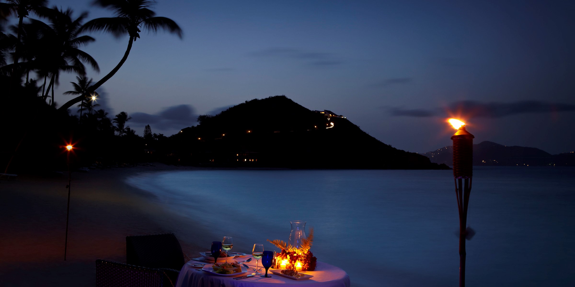 08 Dining Private Dinner On The Beach